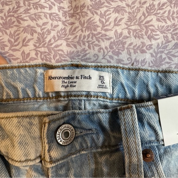 A&F High Rise Loose/Wide Leg Jeans - Picture 8 of 8